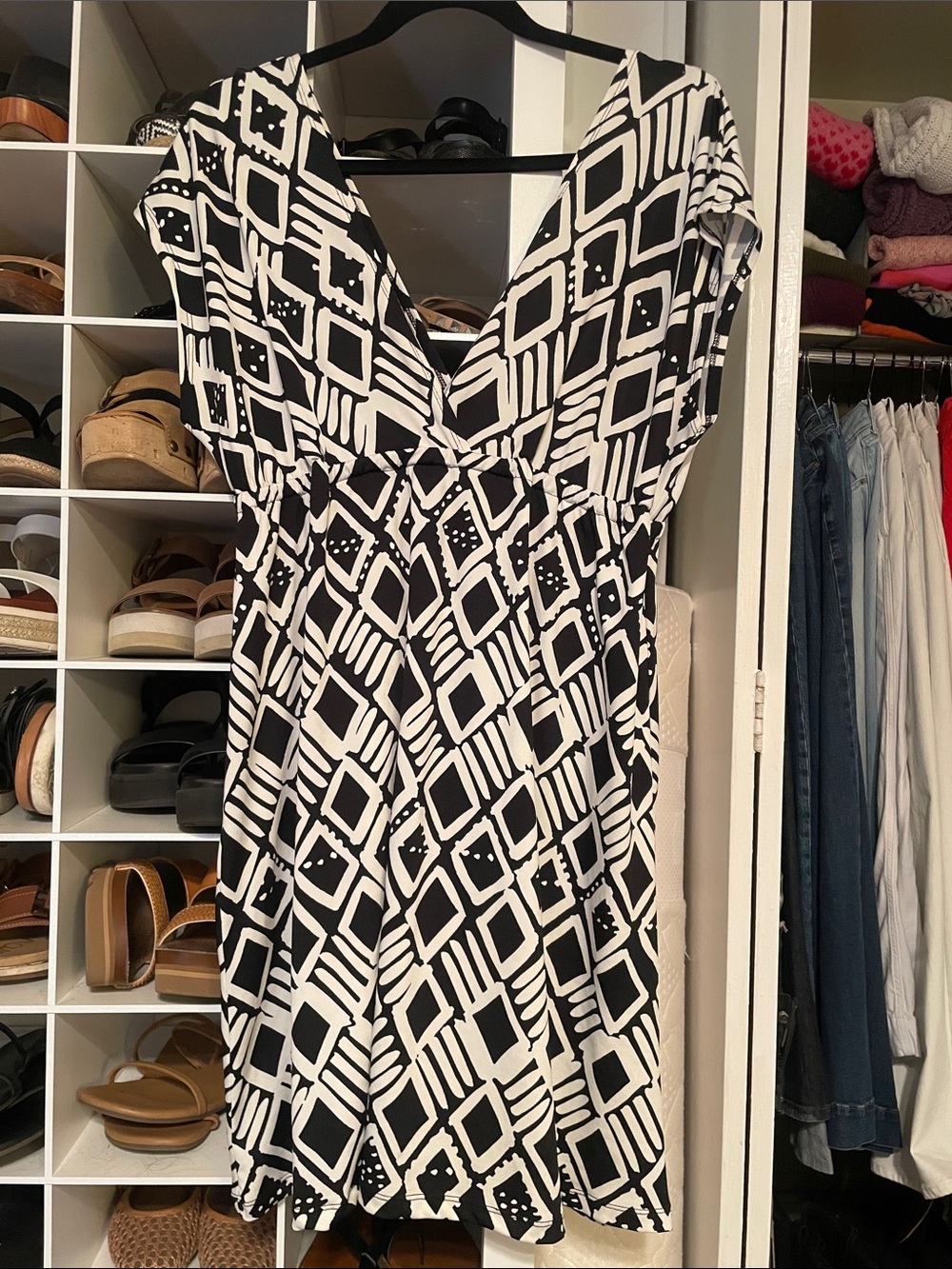 Black & White Geometric V-Neck Women’s Dress/Swim Cover Up